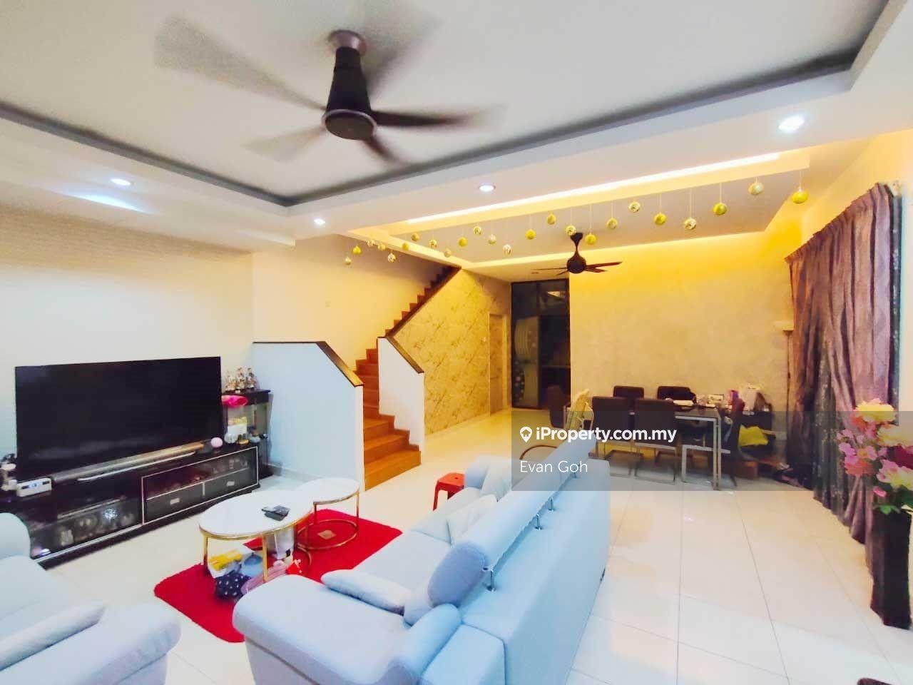 Semi-D 2.5 Storey 32x60 Renovated, Mutiara Indah, Bukit Puchong