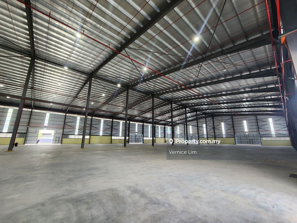 Puncak Alam 3 Storey Semi-D Factory For Sale
