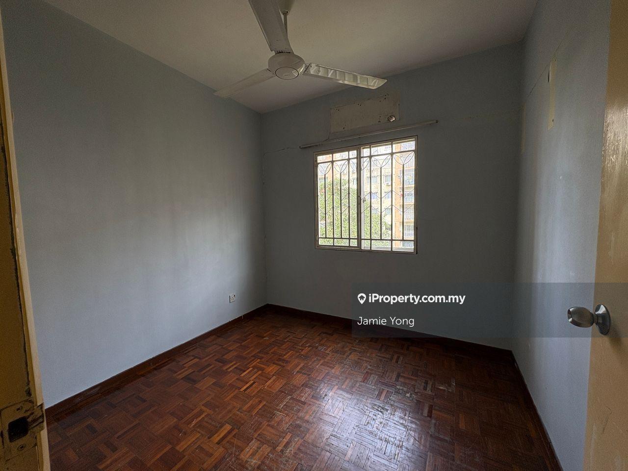 Nice Unit at Kinrara Ria For Sale