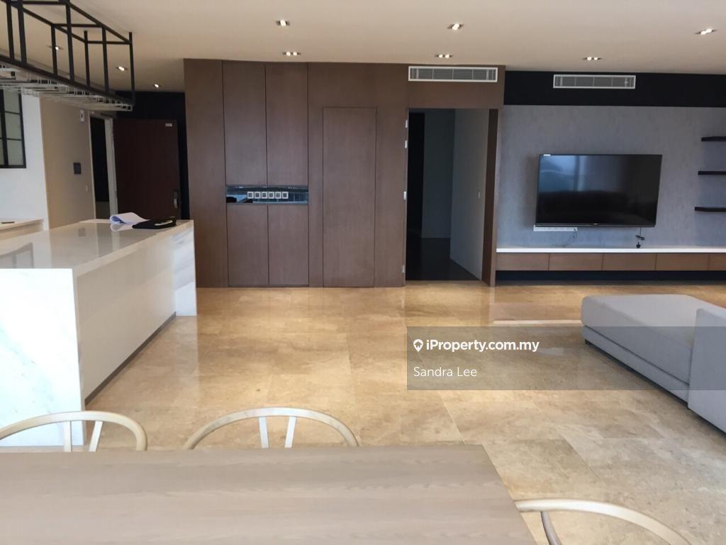 Nicely Renovated Unit with Modern Kitchen, One Menerung, For Rent