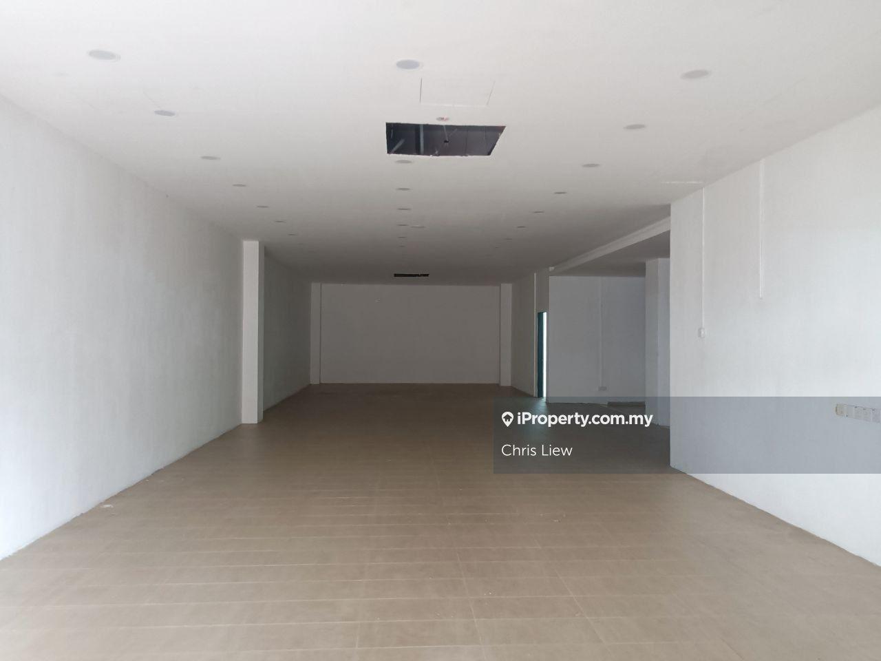 Taman Molek shop-office for sale, facing main road, high exposure