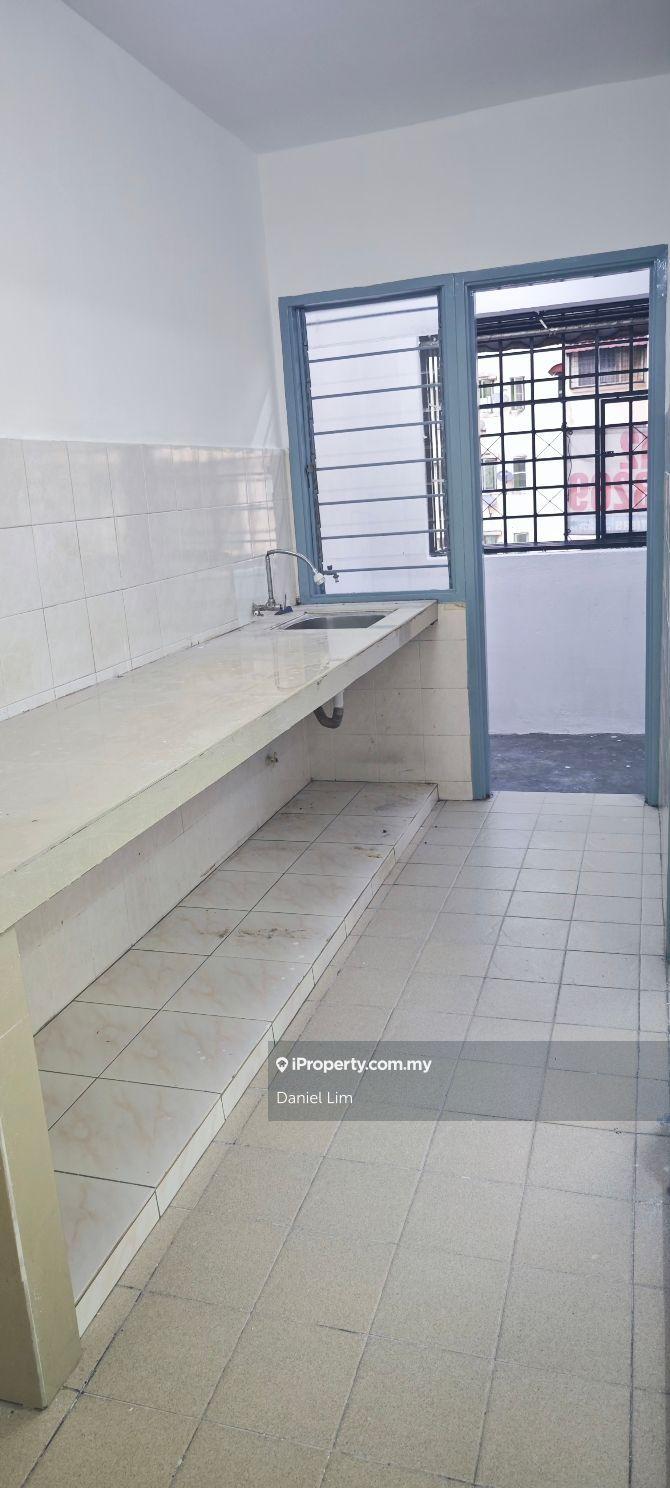 Subang Suria Apt, Near to Elmina, next to Petaling Land Office. 
