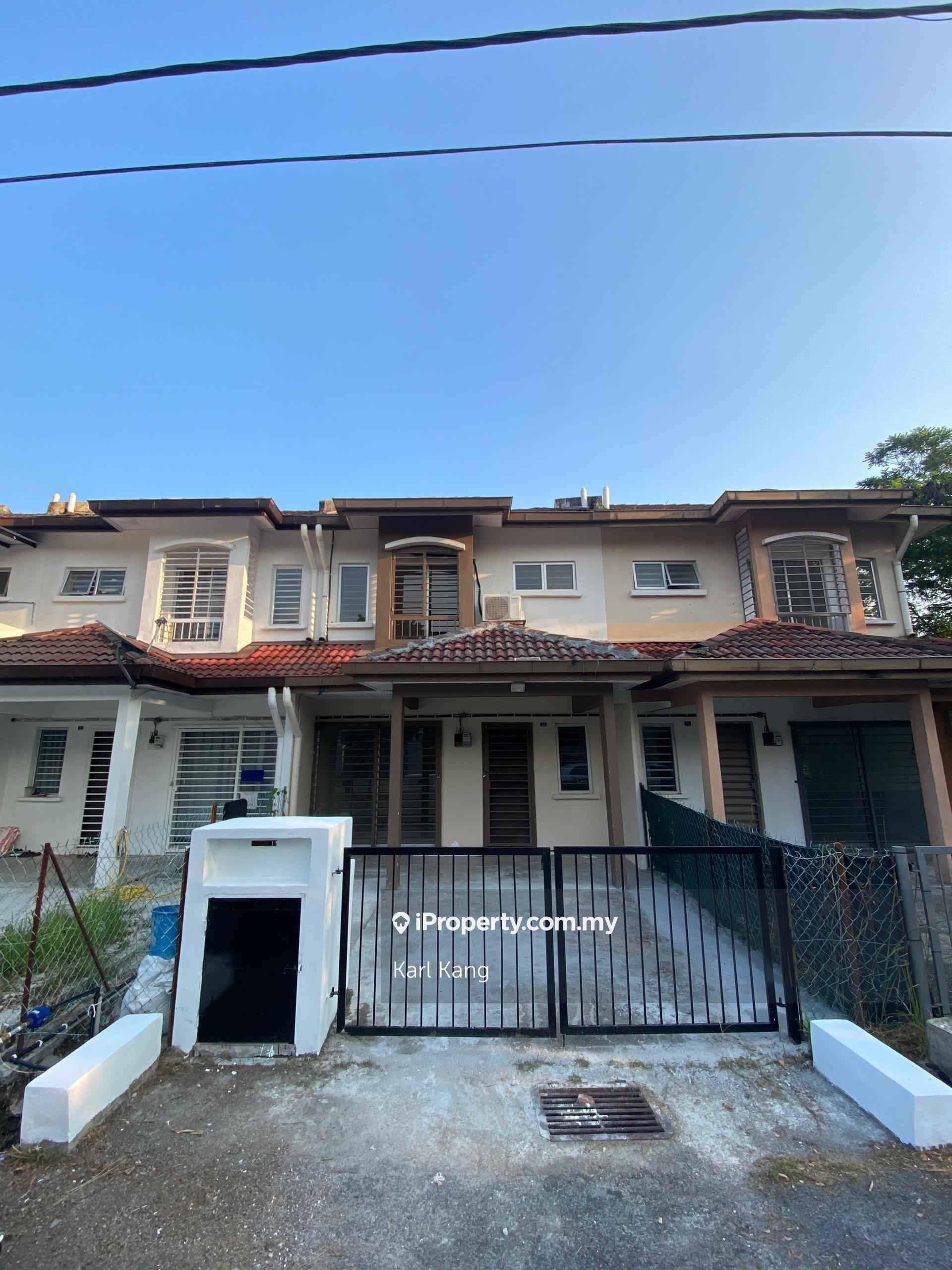 Puncak Jalil 2 Storey House Partially Furnished
