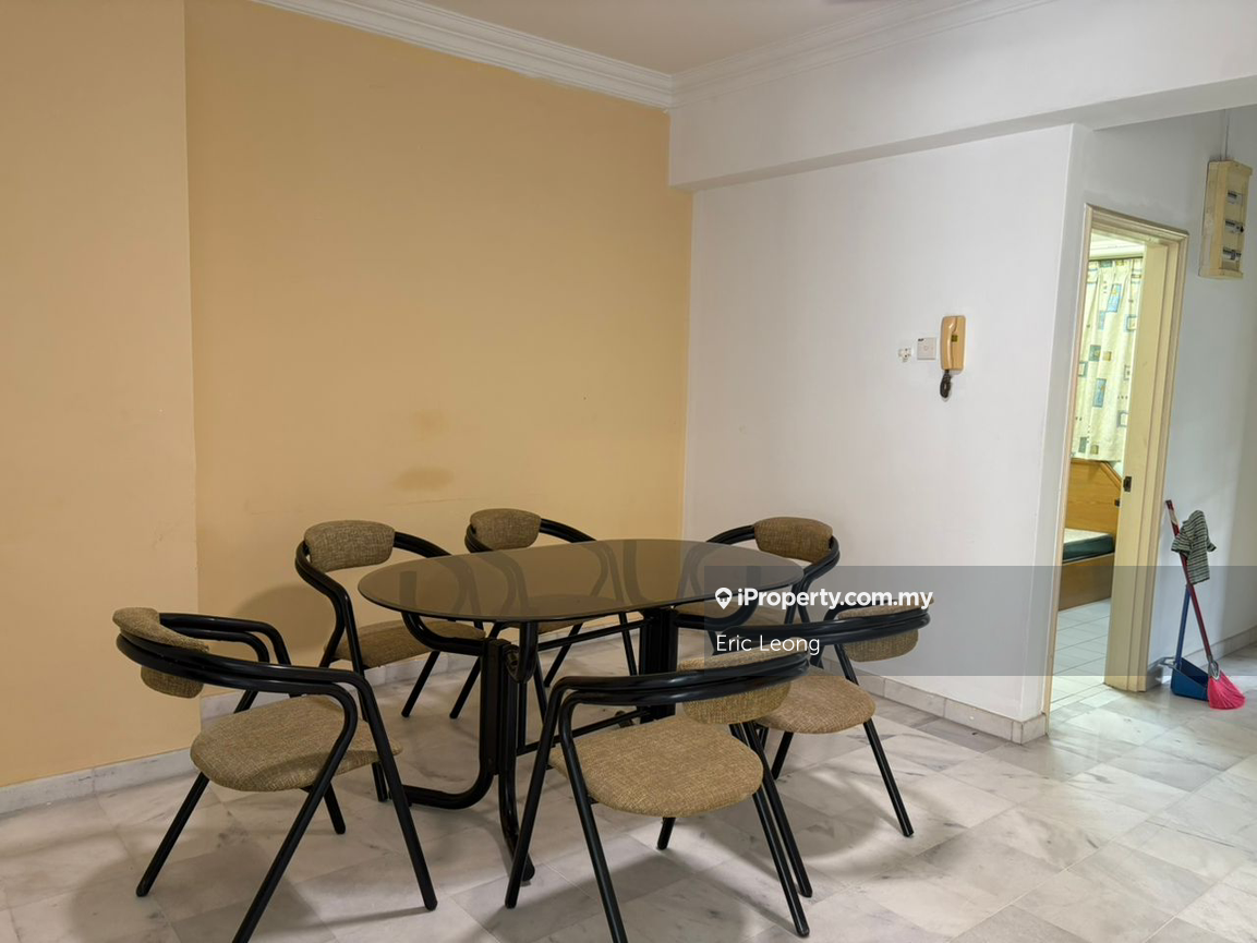 Refurbished cosy place and prime location 