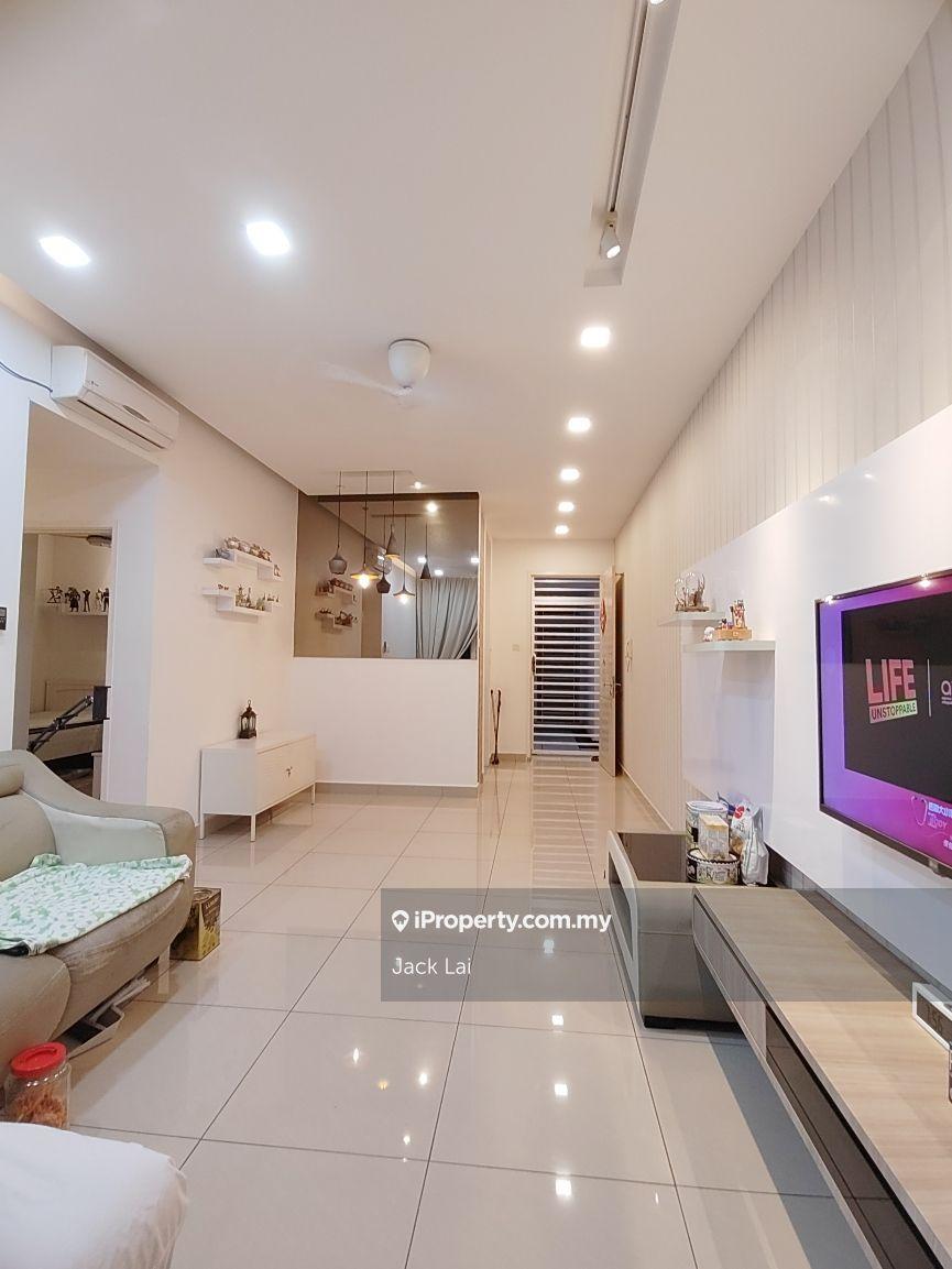 Season amara apartment larkin easy access to jb custom 