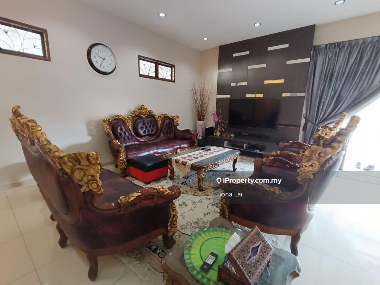 Setia Tropika cluster house with pool good condition unit, nett price