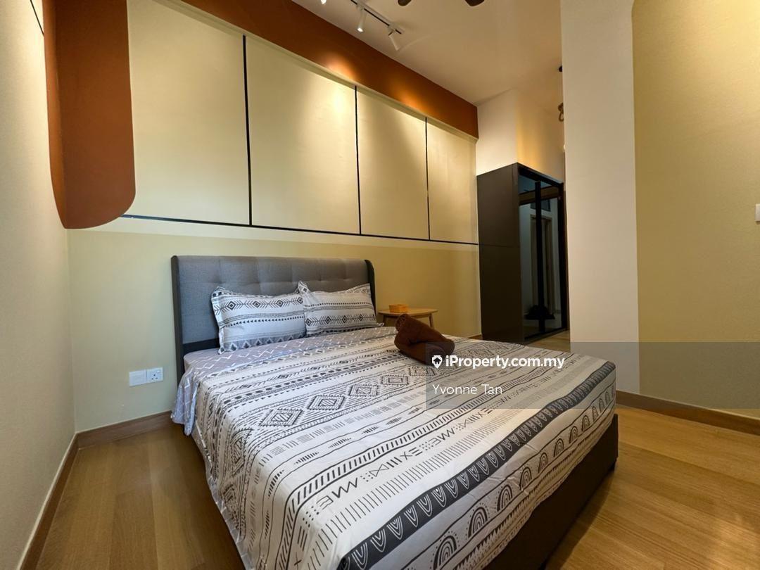 Good deal to be grabbed as it is renovated & fully furnished to be ren