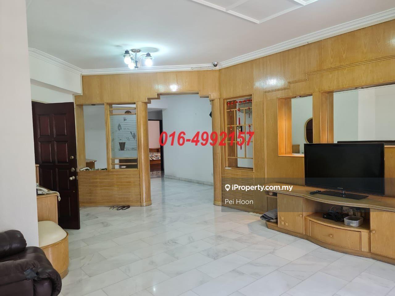 Low-density property located within a highly accessible destination
