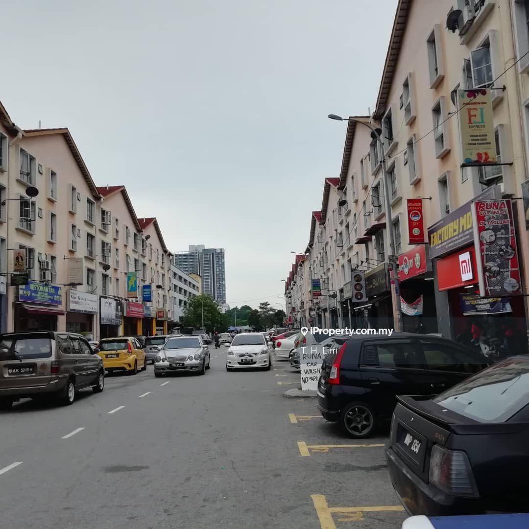 Hot Shah Alam Seksyen 7 shop beside uitm near school, giant