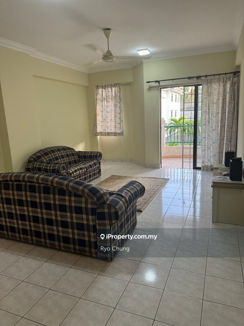 Spacious Condo for Rent! 2mins walk to LRT, 5 mins walk to mall!