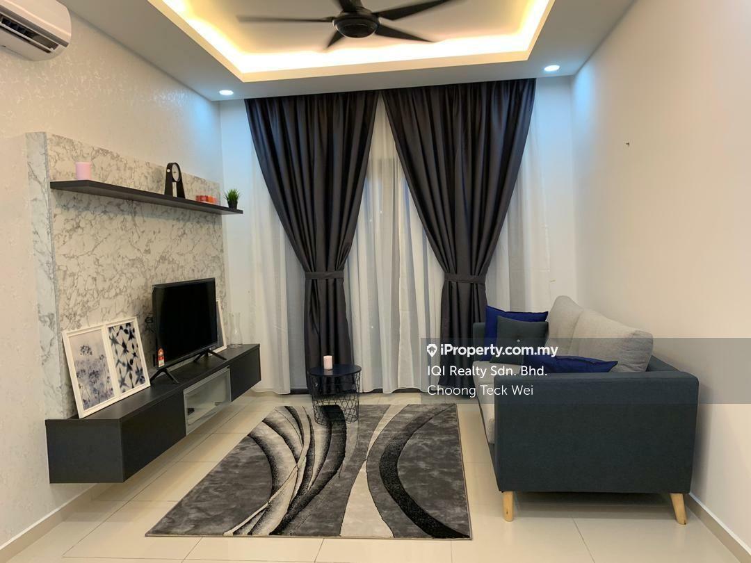 Corner unit with big size 1200 sf and klcc view