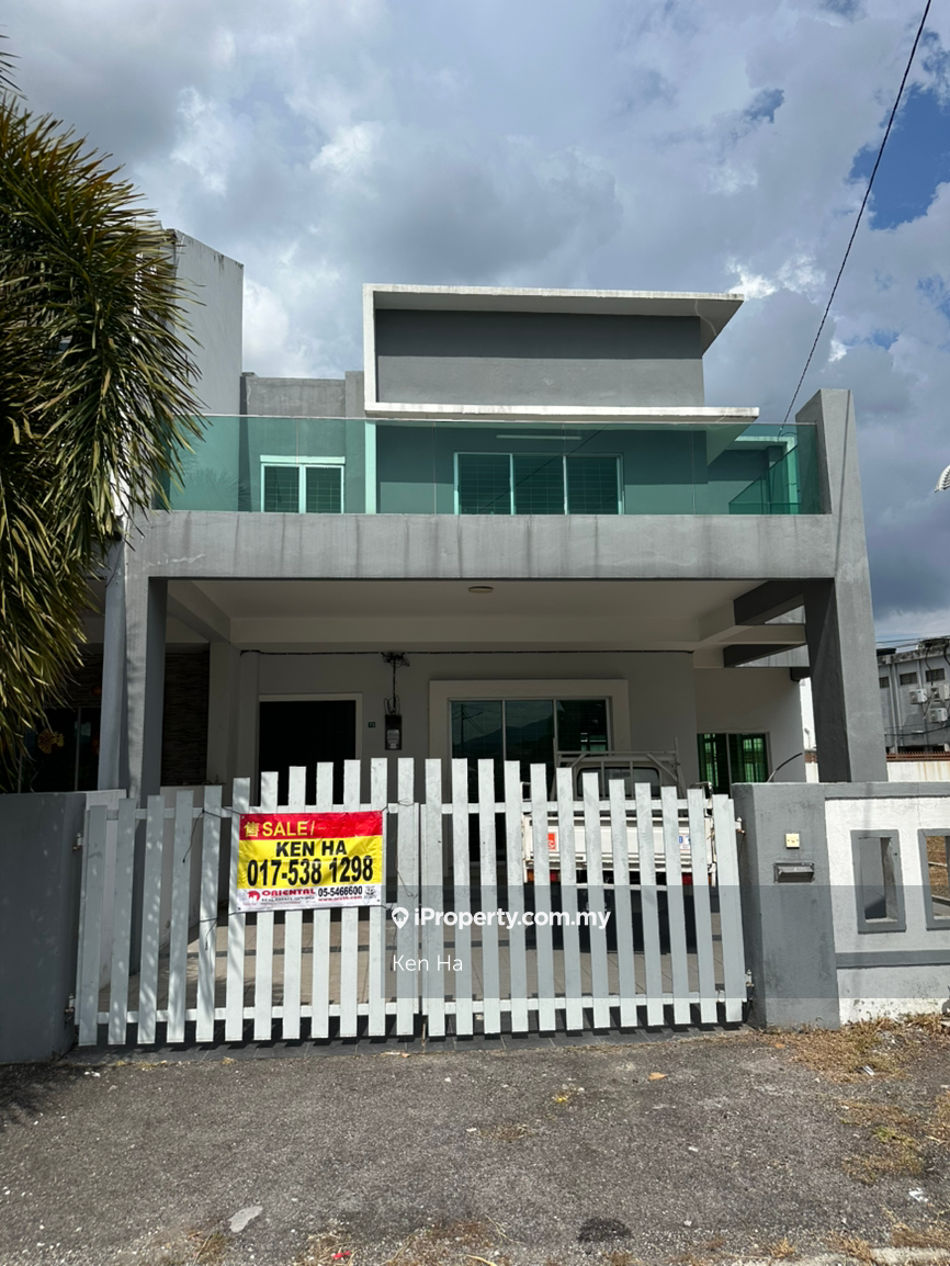 Big Corner House for Sale at Pengkalan