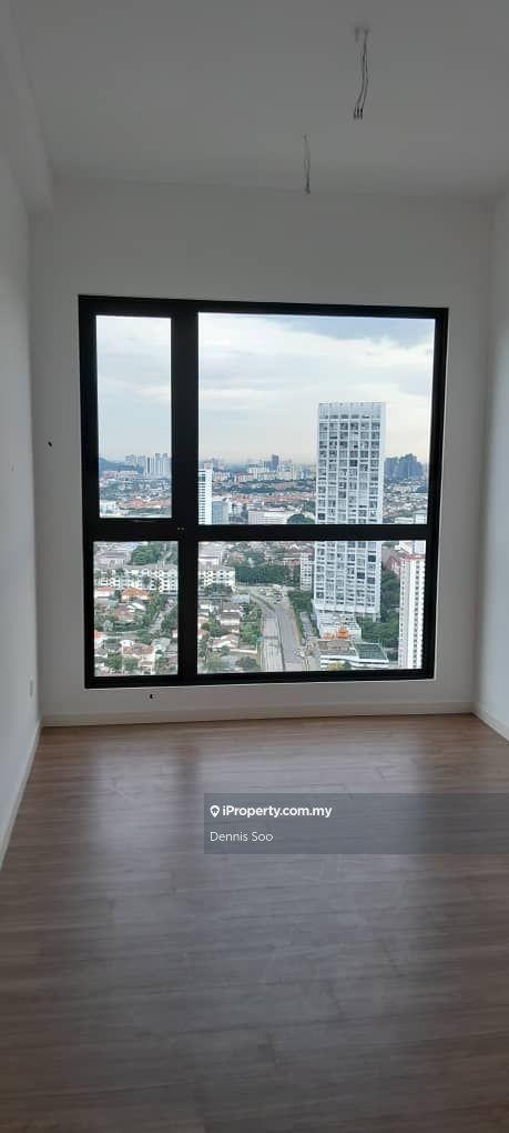 High floor comes with unobstructed great view of PJ