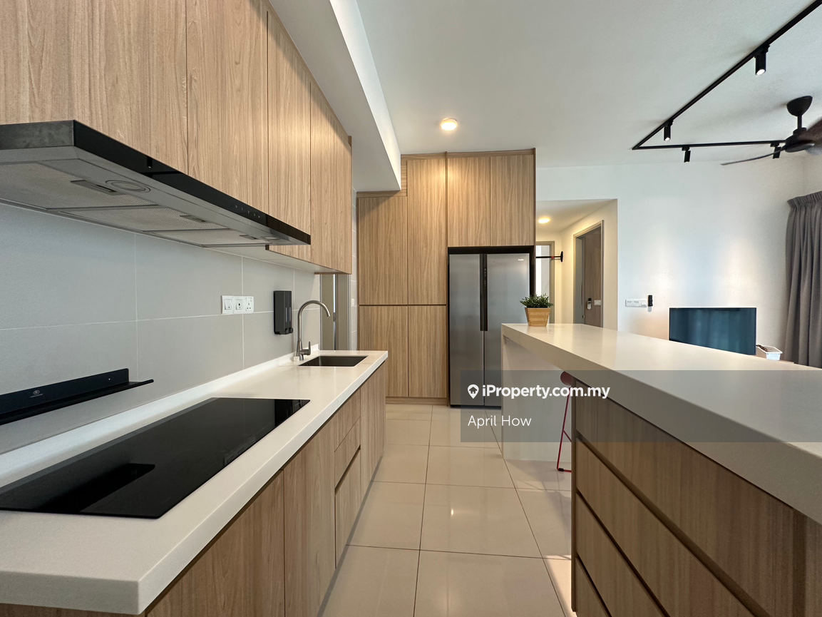 Corner 3plus1 bedder with balcony facing pool