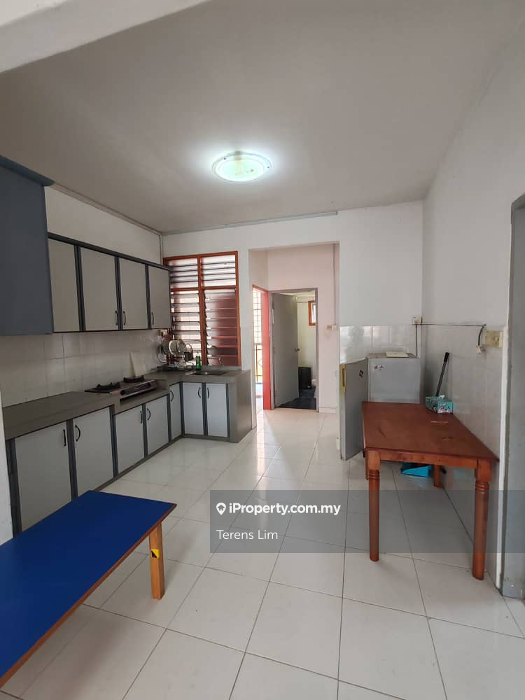 Comfortable and Convenient Living at Golden Shower Klebang Freehold