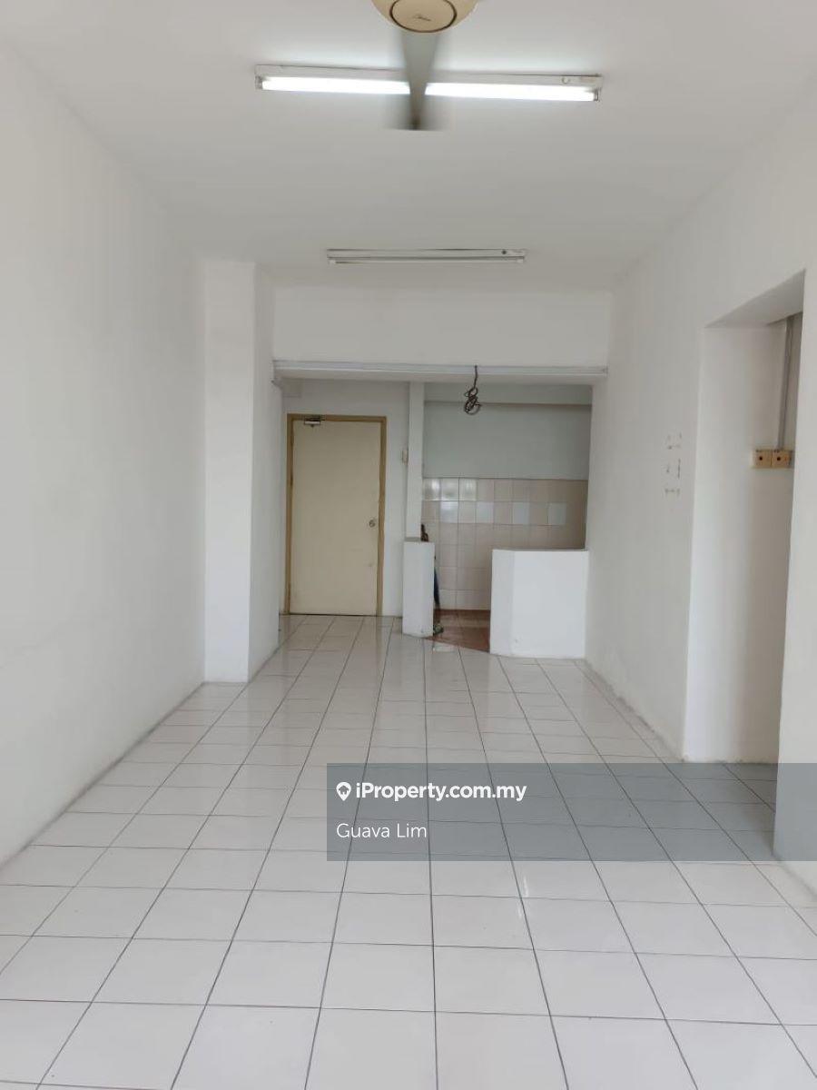 3r2br Condo For Rent, Just Steps to LRT, Mall, Grocer & Restaurants!