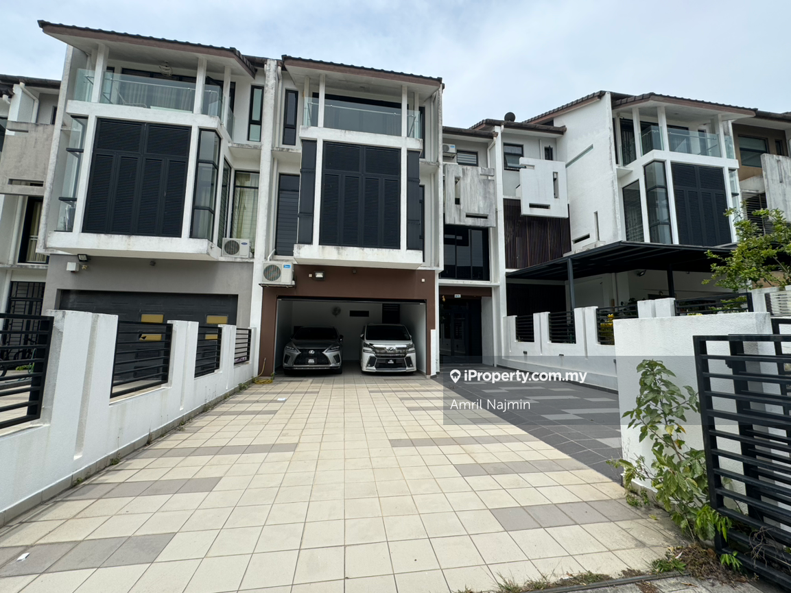 Fully renovated freehold