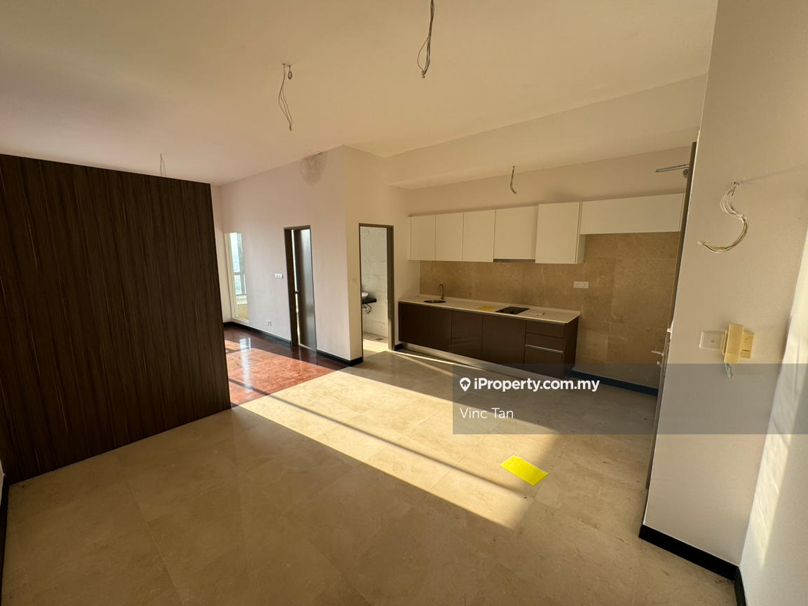 Town area Condominium Silverscape Residence For Sale