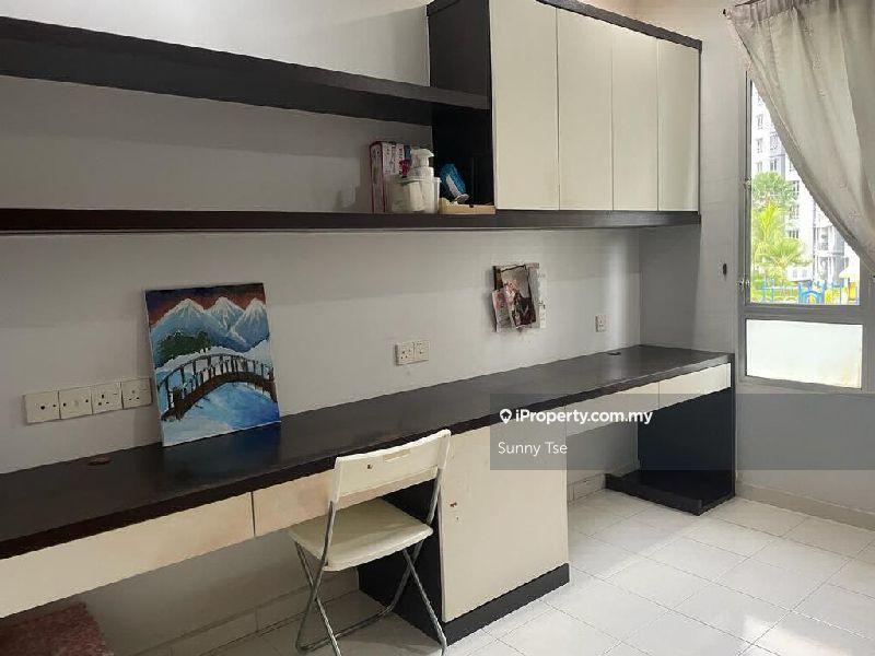 Putra Place 1000sft Reno Furn near Queensbay