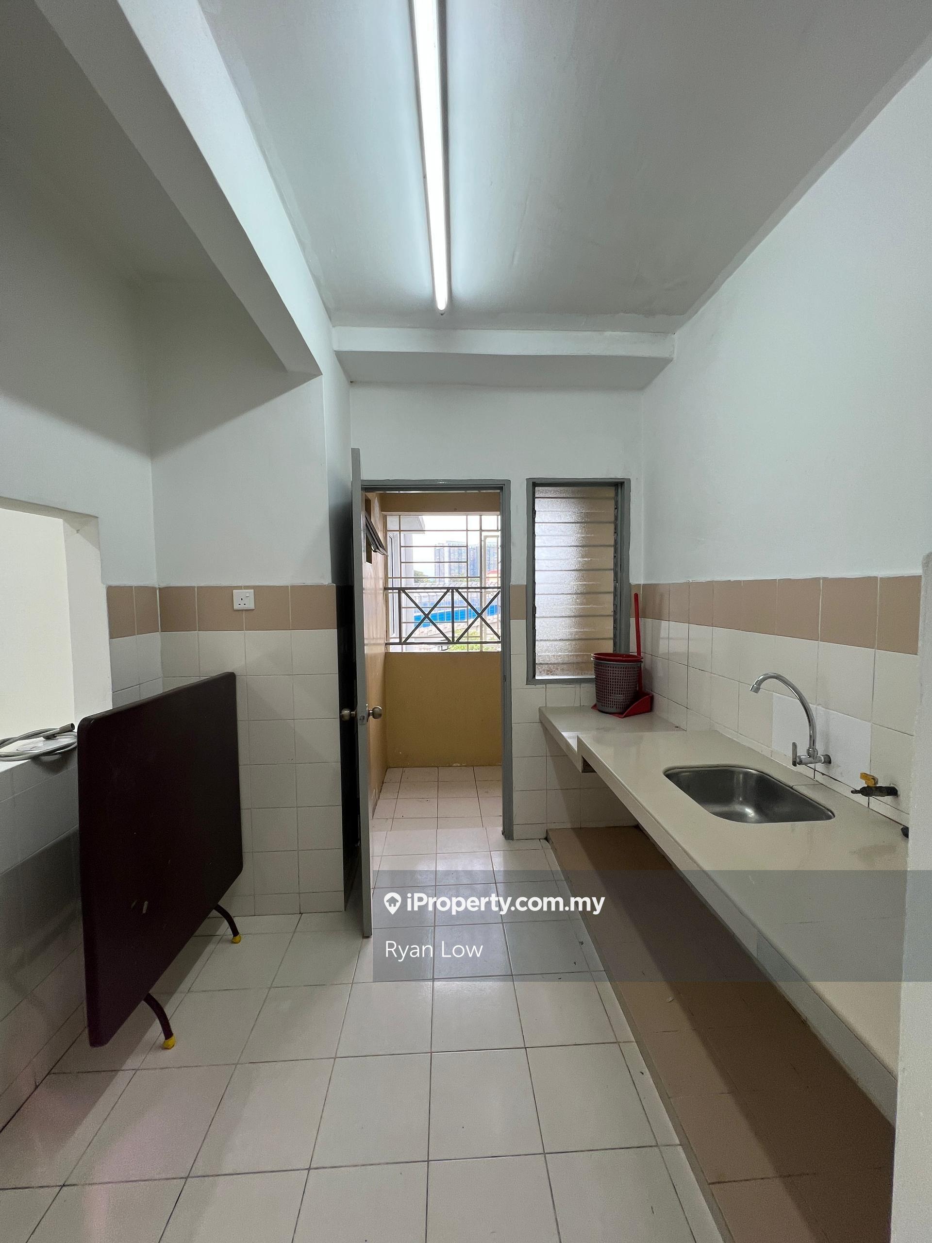 Ready to move in! Viewing Anytime! Walking Distance to Ucsi!