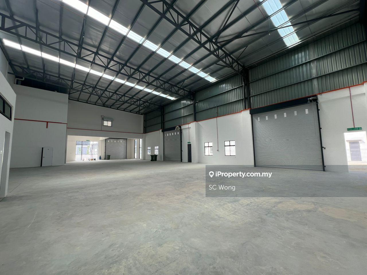 Senai (F681) - Semi Detached Factory for Rent.