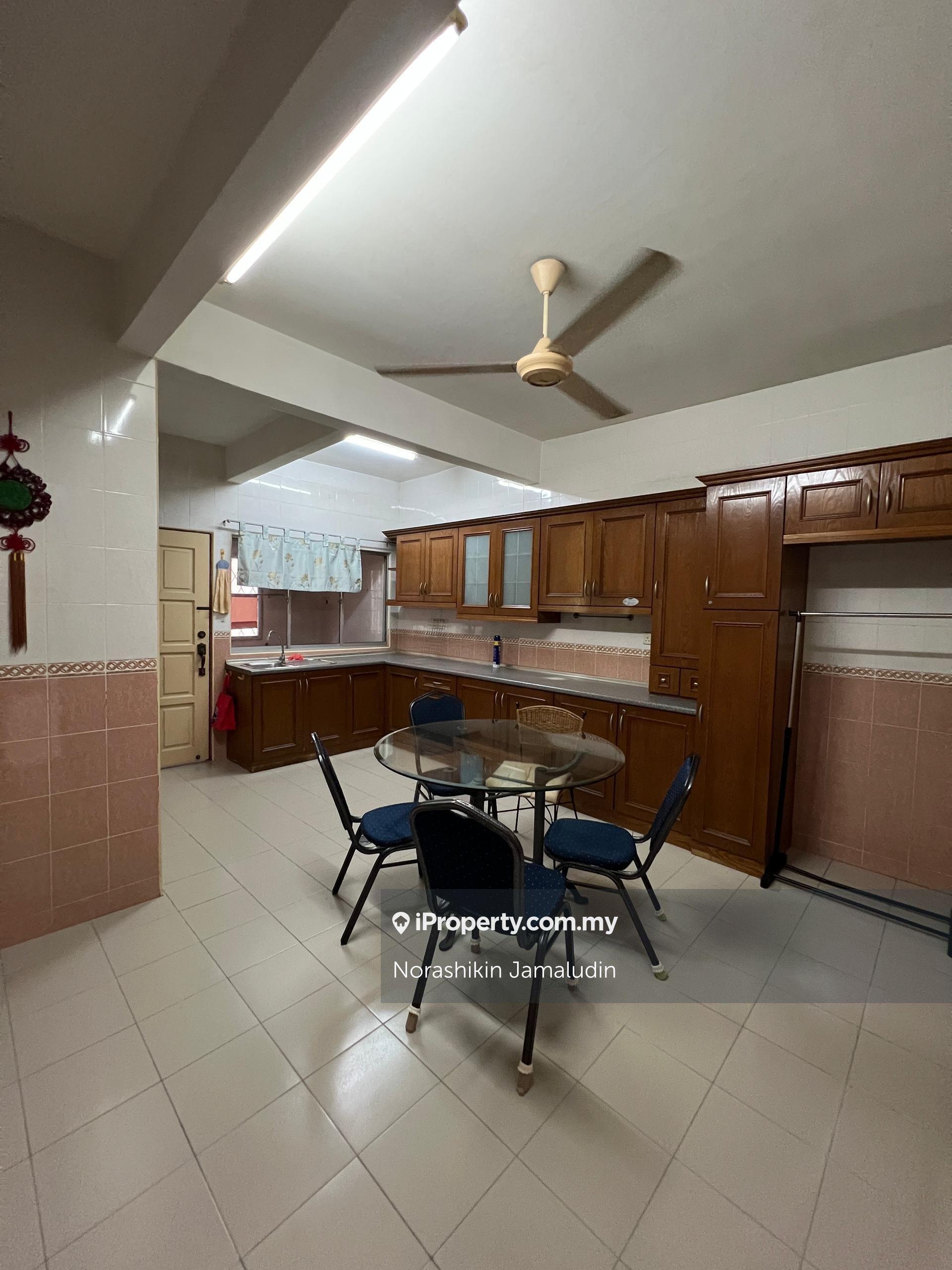 Double storey house for rent