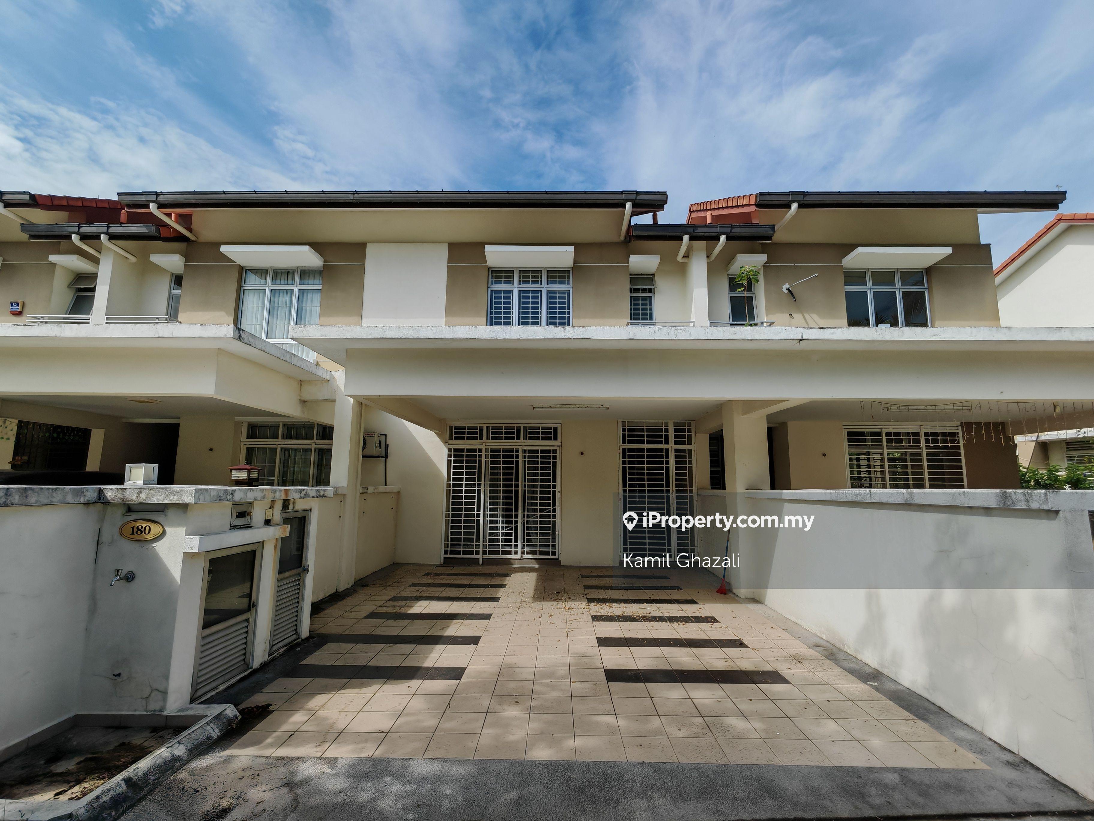 Nice 2 storey house must view!