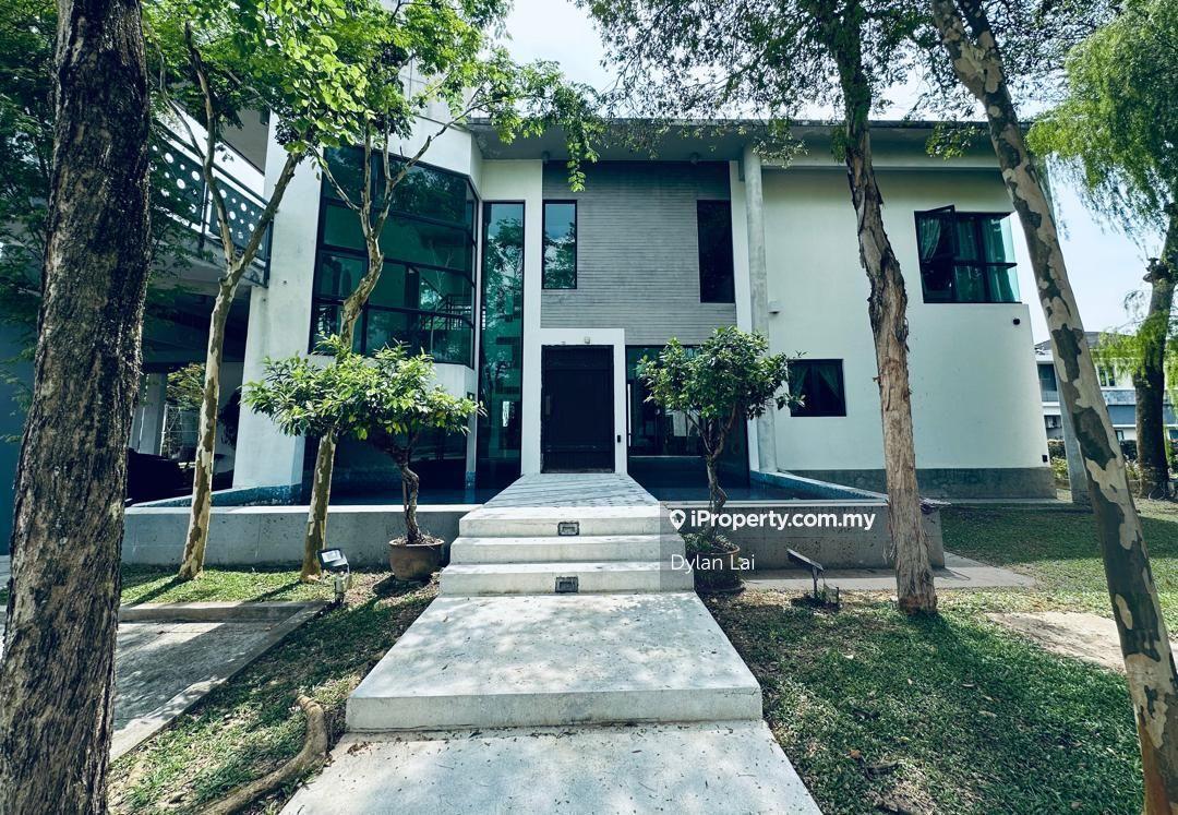 Bungalow house with private pool and good natural lighting design