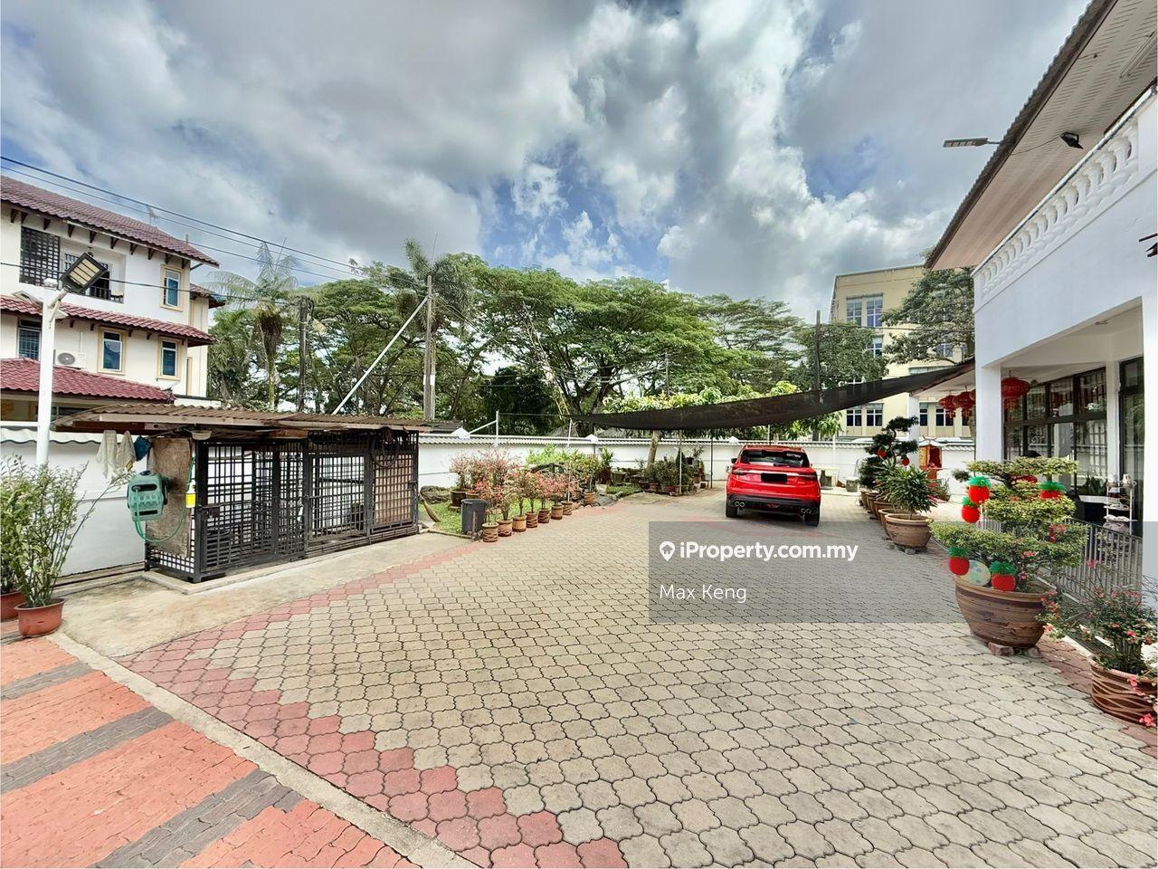 JB Town Taman Suria 3 Storey Semi-D Corner Renovated Unblock View