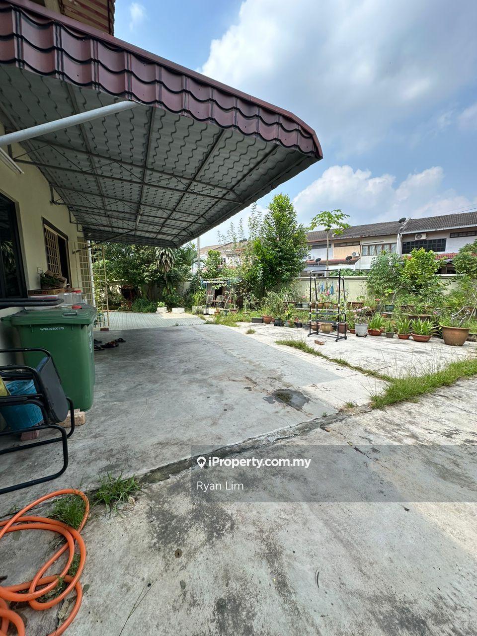 Corner, big side land