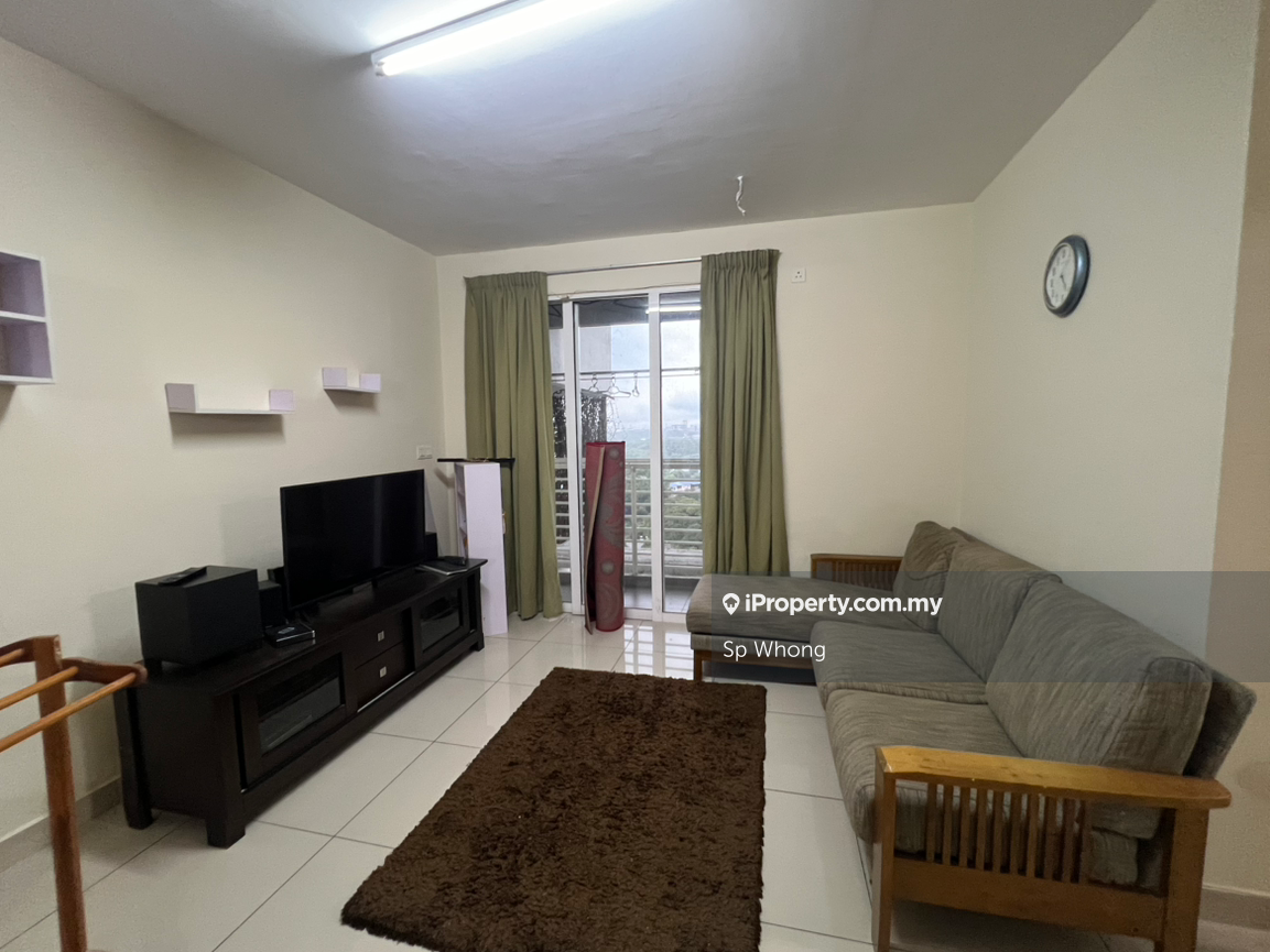 Well renovated with furnished, middle floor, big & spacious