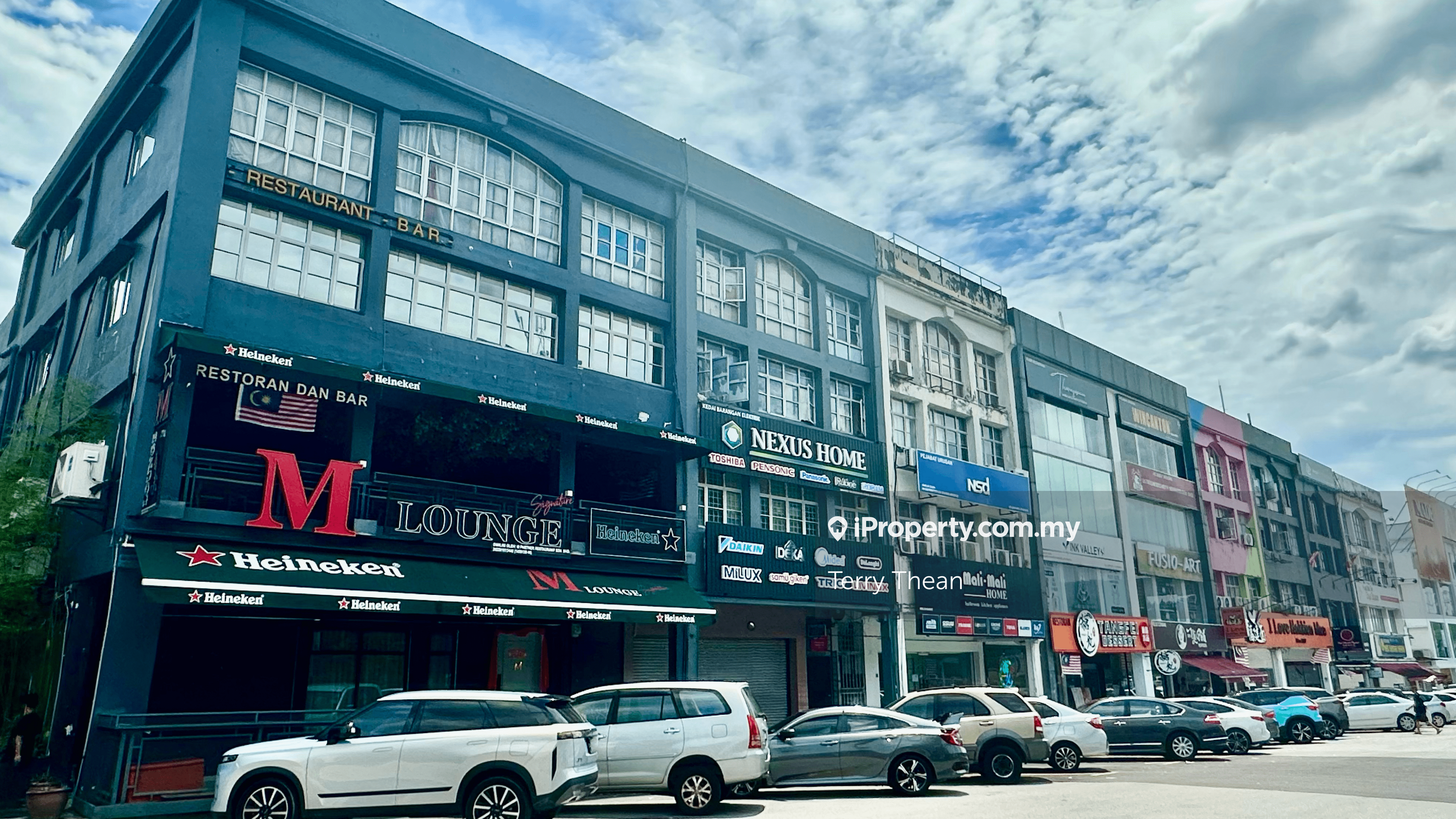 3.5 Storey Endlot For Sale @ Puchong Jaya