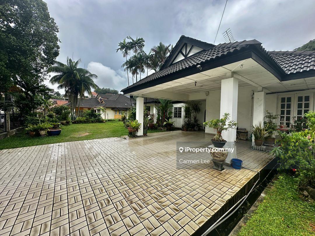 Prime Location at SS 19. Road Frontage 1.5 Storey Bungalow for Sale.