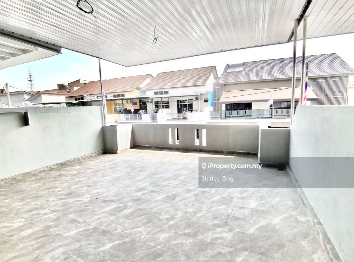 Renovated 2 Storey Terrace Taman impian Indah Alma