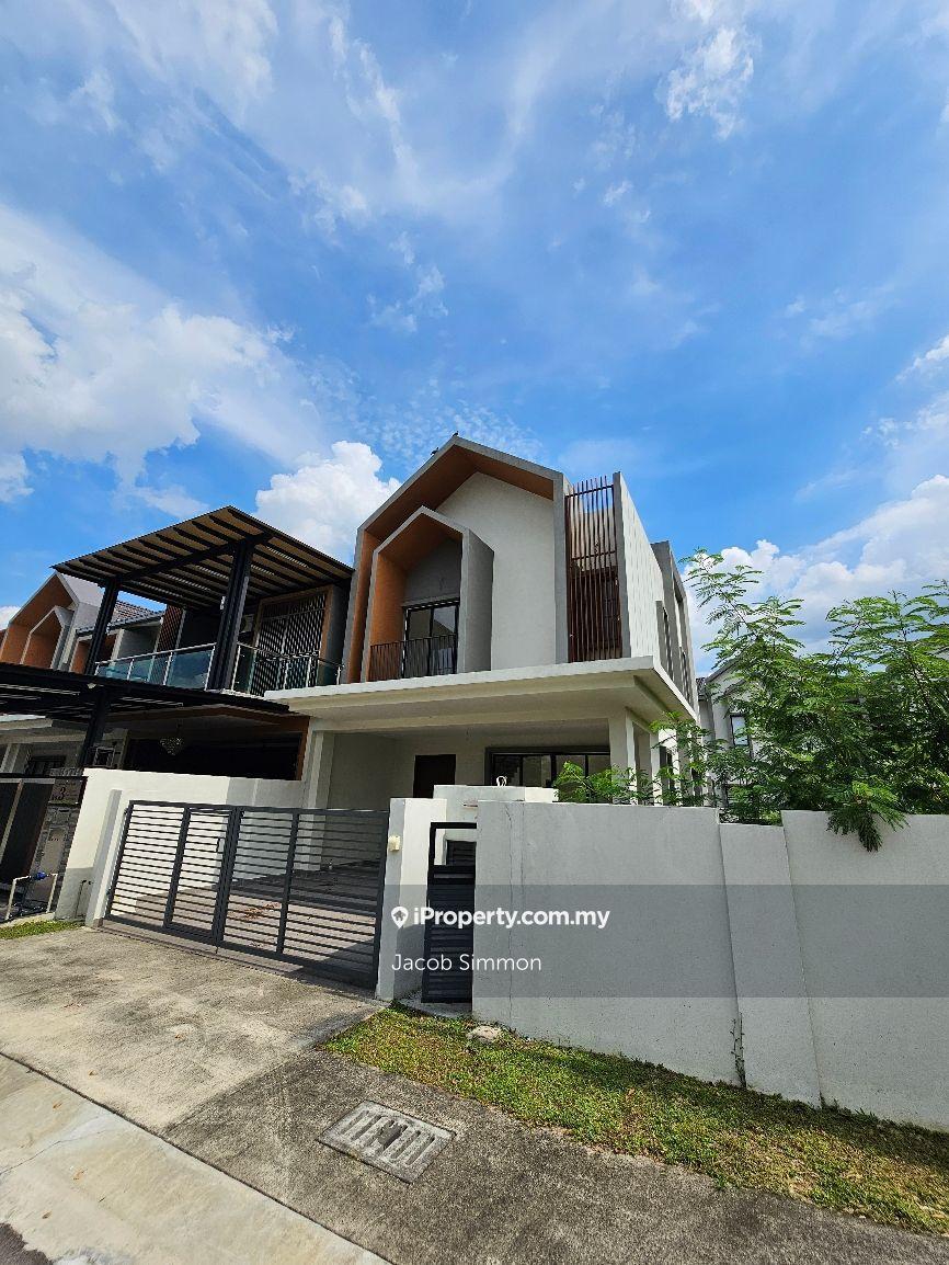Diamond Township _ Brand New Spacious 2-Storey Corner Huge Land !!