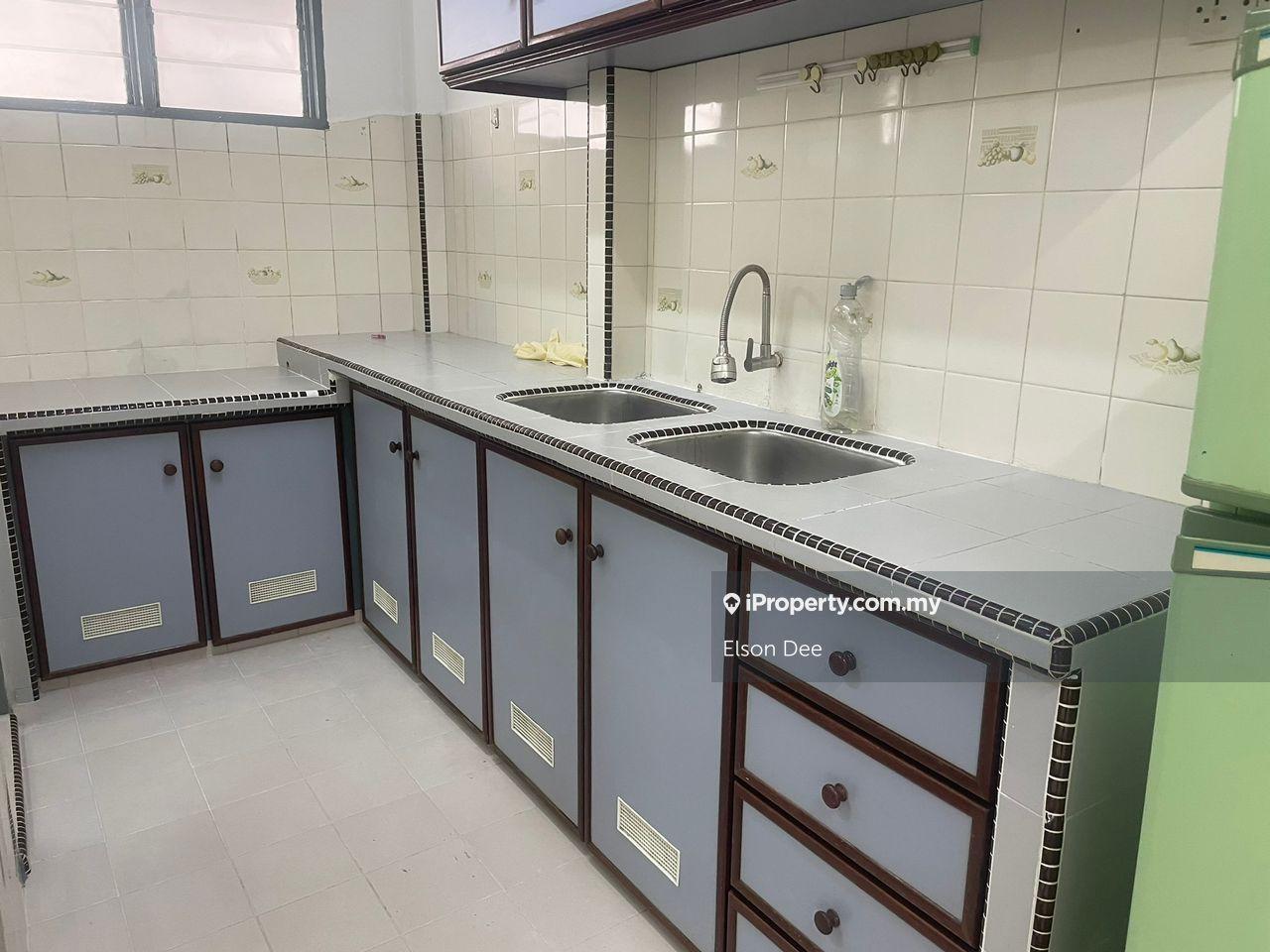 Taman Wayton Apartment @ Paya Terubong Partial Renovated for Sale ! 