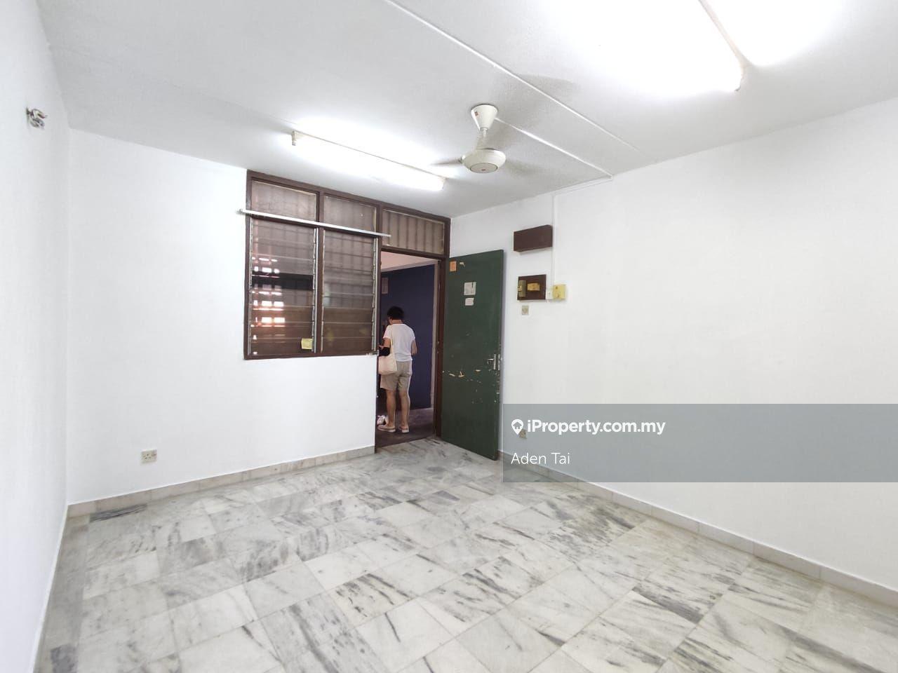 Taman bukit cheras flat, 2 rooms, non-bumi lot, have strata title