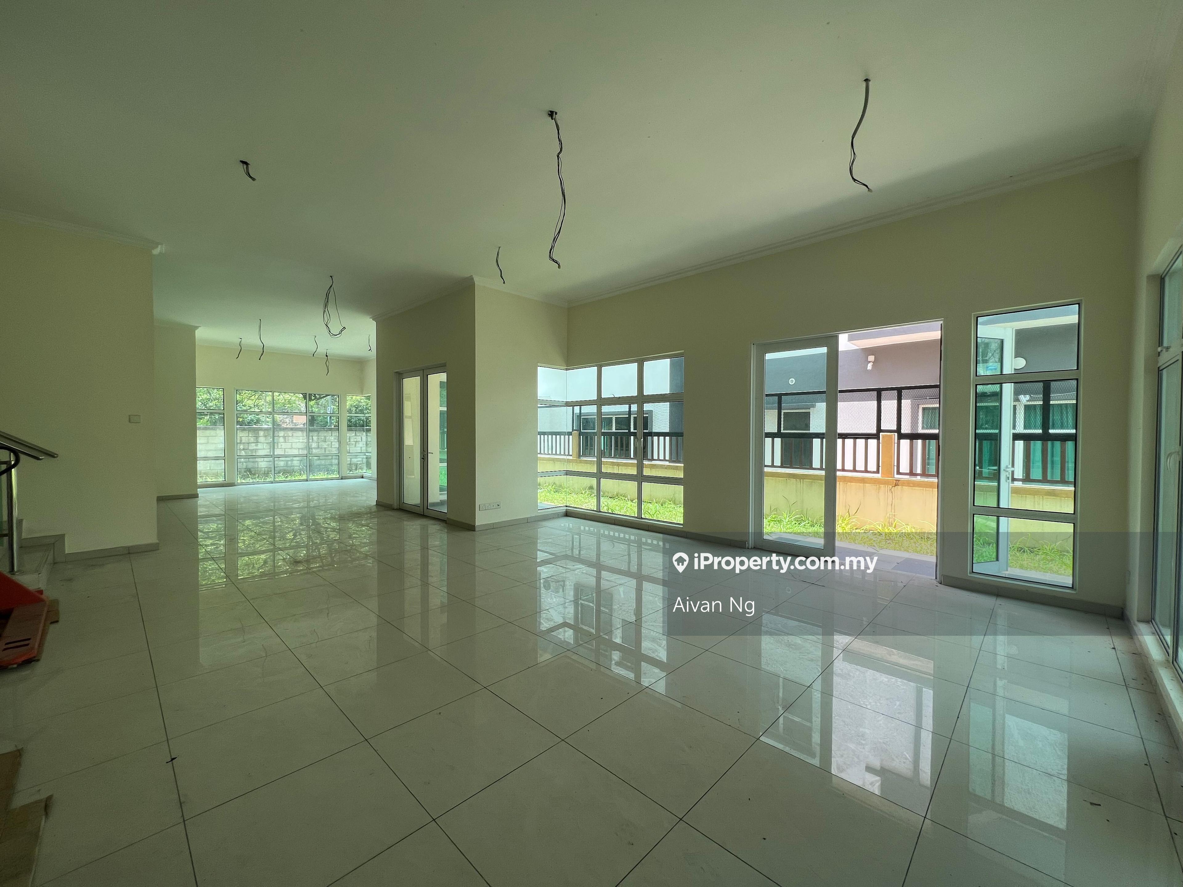 3 Storey Bungalow Brand New Unit & Gated Guarded