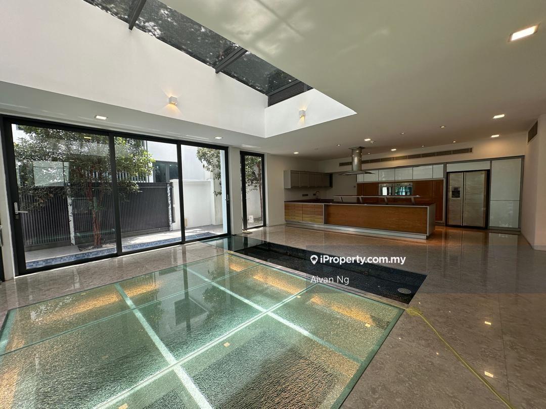 5 Storey Bungalow with Lift, Swimming Pool & City View
