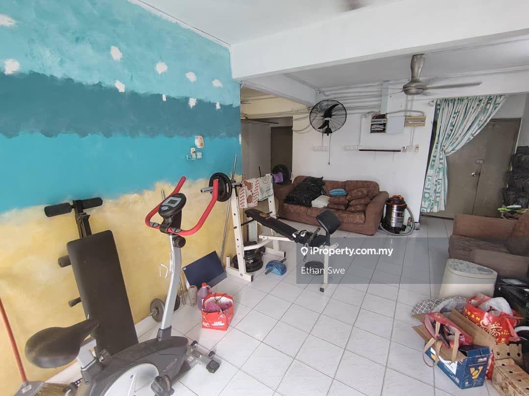 Renovated, Level 4 no lift, Partly Furnished, Well Kept Low Density