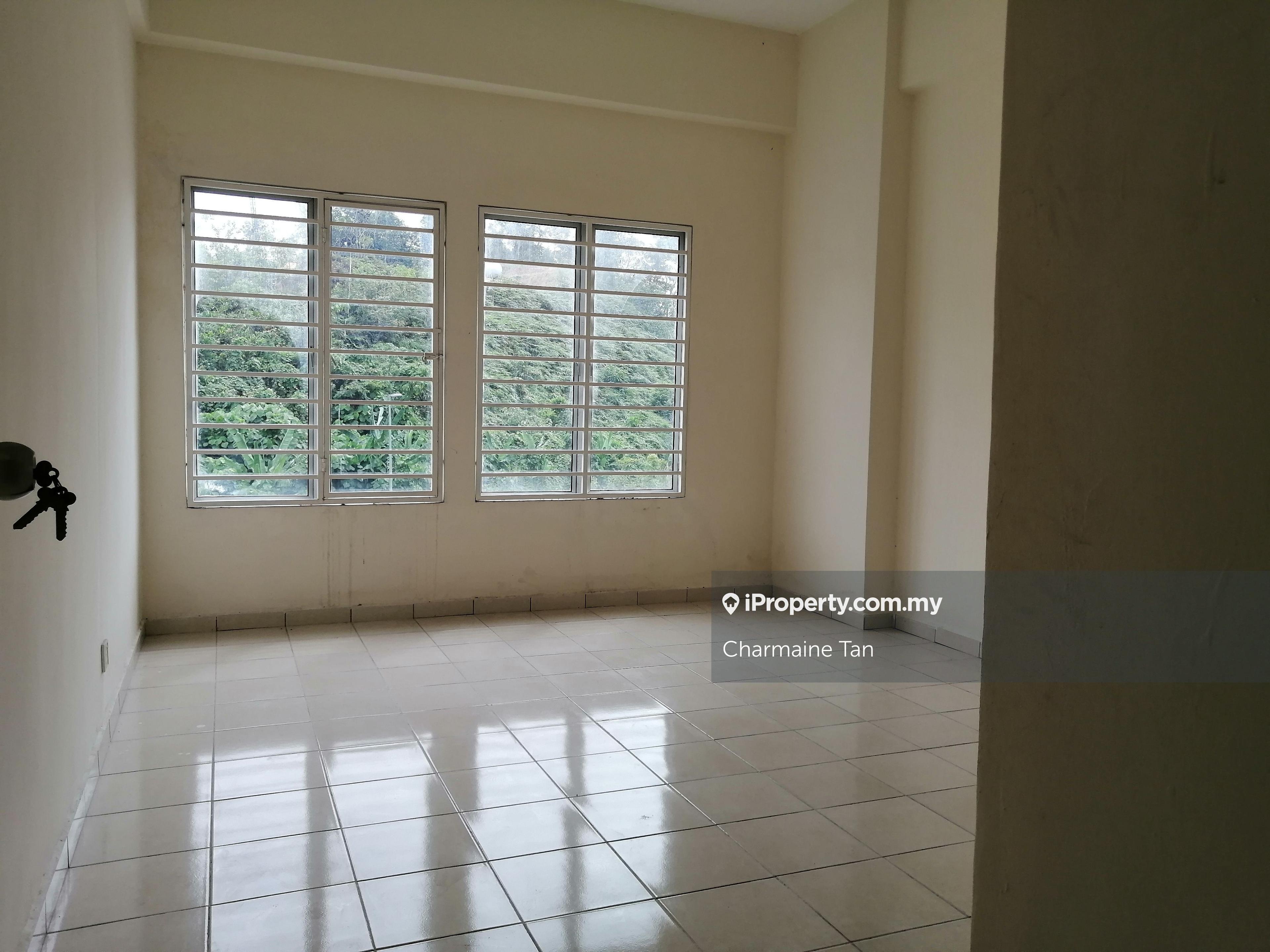 Casa Suria freehold near MRT master title cash back low down payment