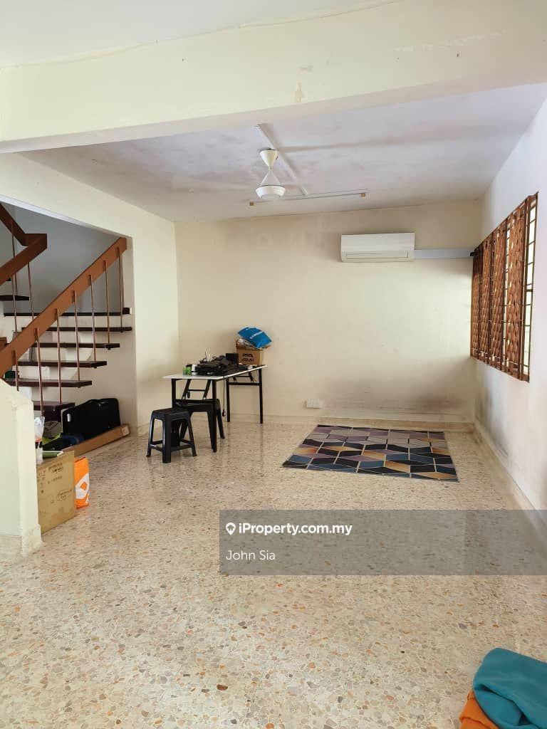 For Rent - Double Storey Terrace House @ Taman Pelangi 4 Bed 3 Bath