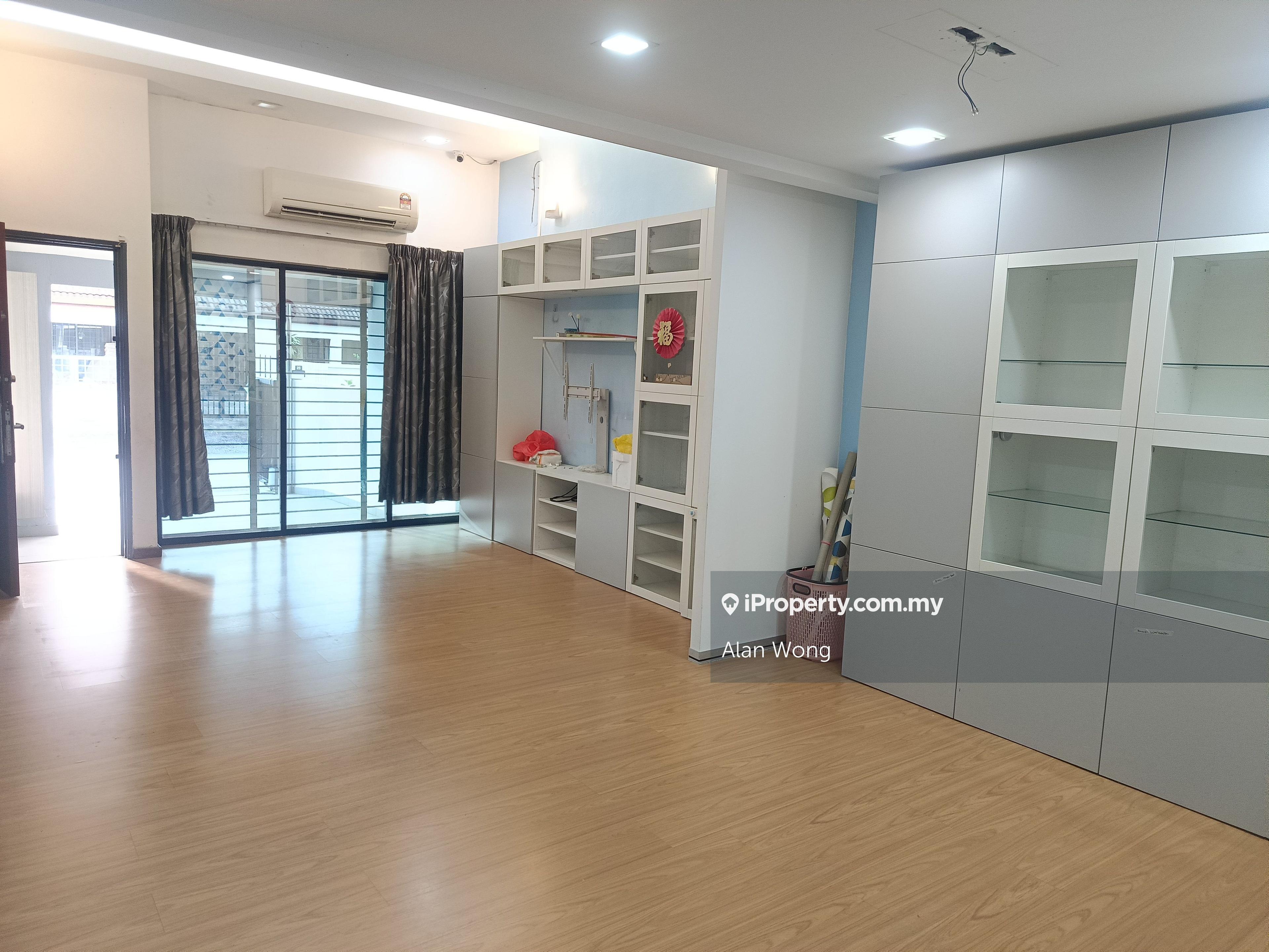Fully Renovated 1.5 Storey Terrace House @ Usj 2 