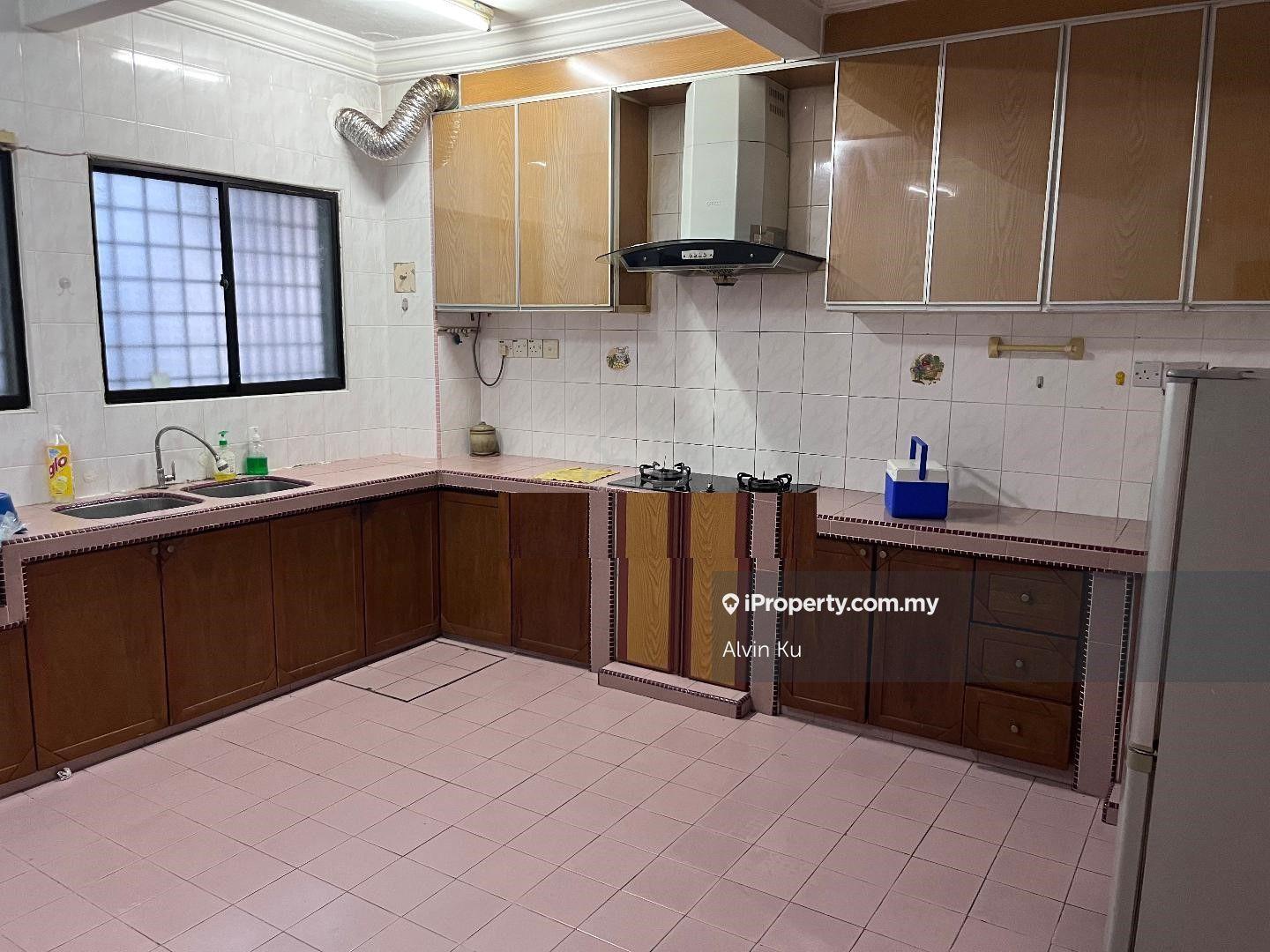 KL city apartment ,free hold size 1650 sf near monorail ,4 bed rooms 