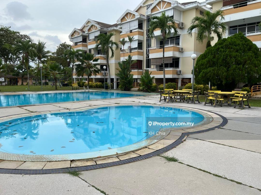 Kondo Sejahtera 3 bedrooms with Stidy Condominium for Rent