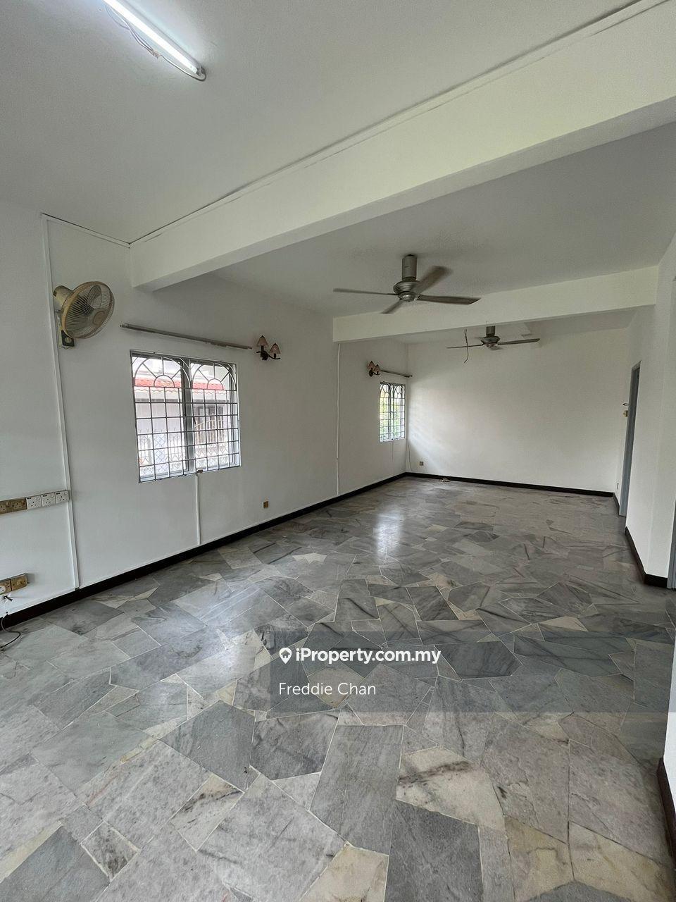 Double storey Endlot house with gated & guarded at USJ 4 for sale