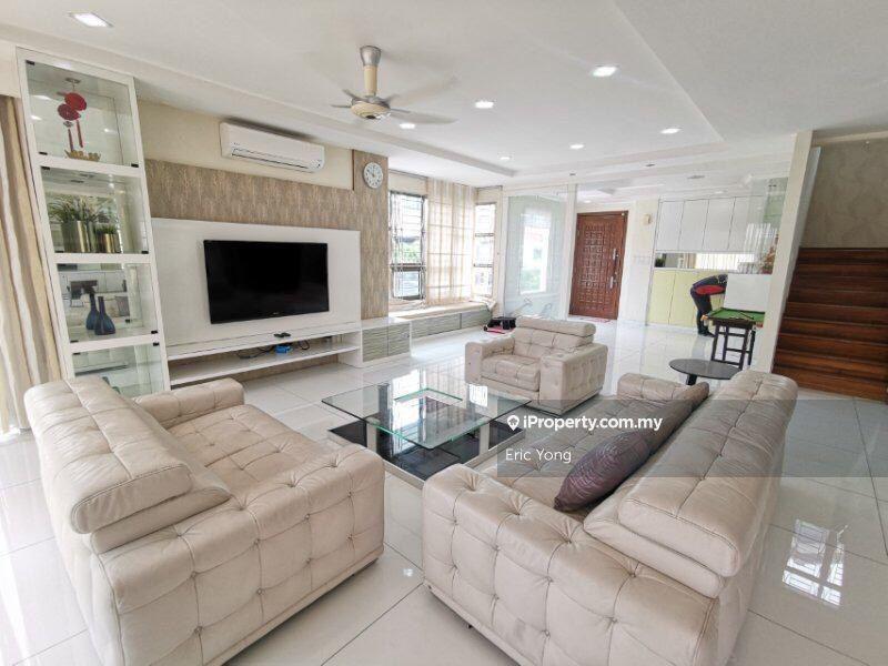 Austin heights mount austin 3 storeys semi d