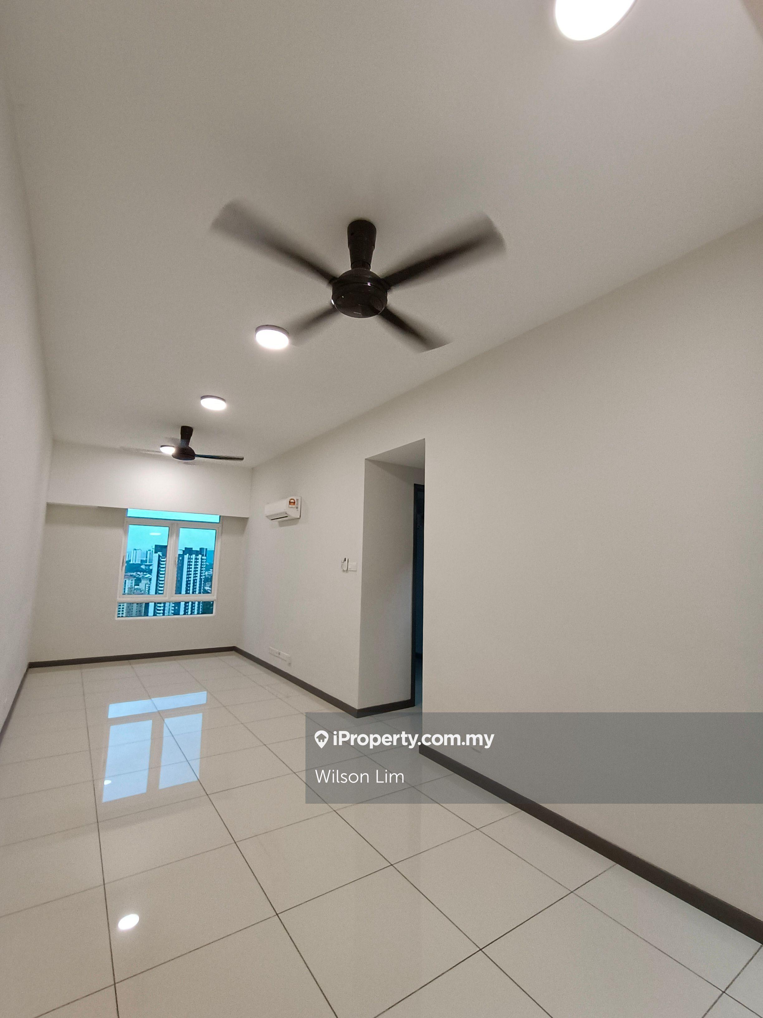 Low density apartment and easy eccess many bus to KL Sentral