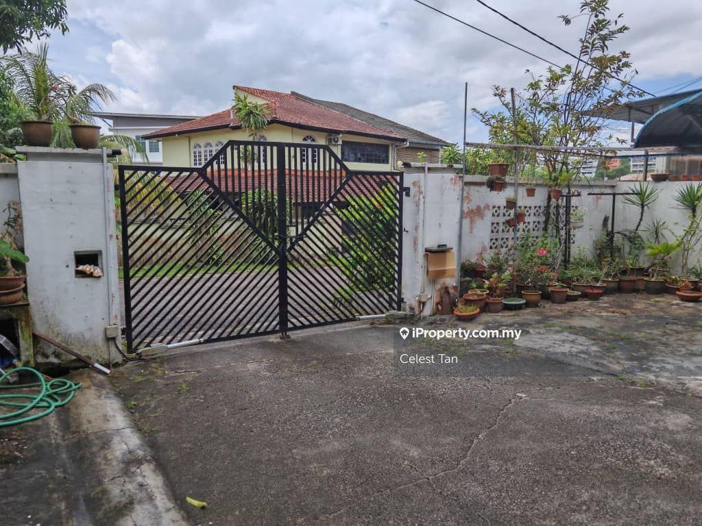 Taman Johor Jaya Double Storey Semi-D House Corner Lot 4441sqft