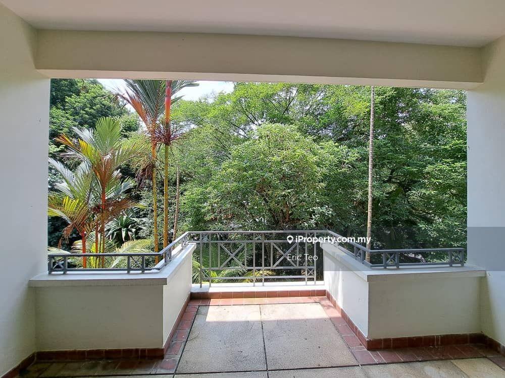 Low-rise apartment, facing greenery view!